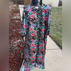 Nice vintage floral Amanda Stewart 3x caftan night gown lounge